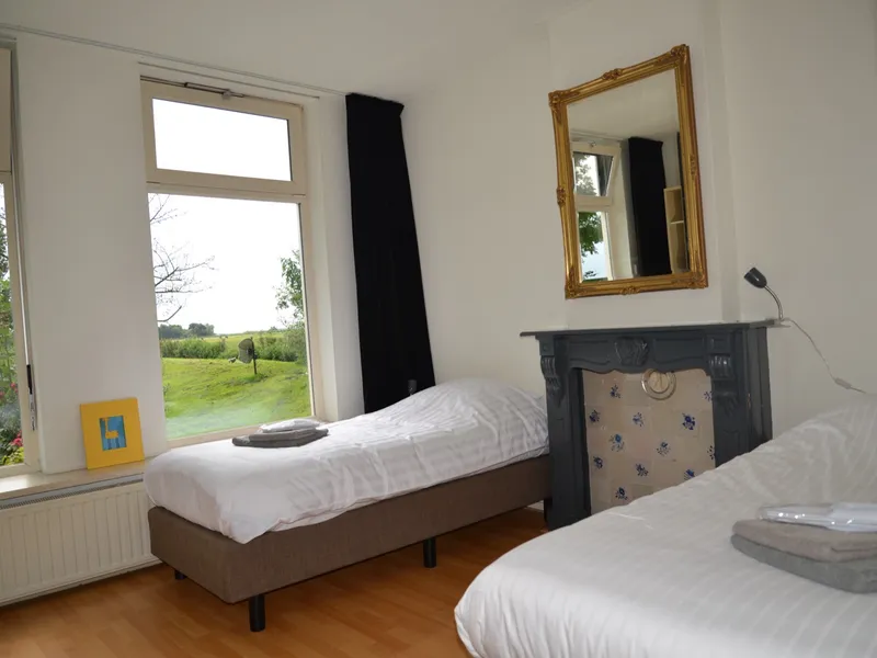 Slaapkamer met uitzicht over het land